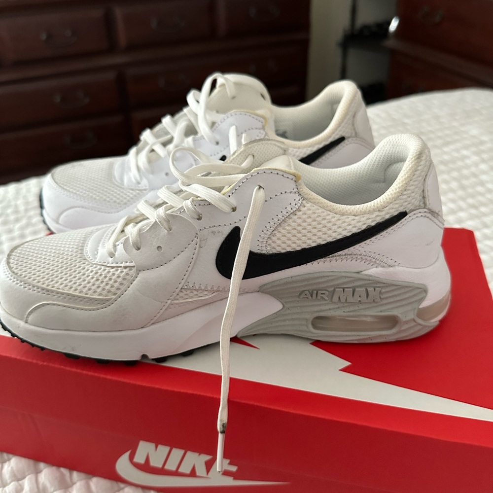 Nike Air Max White and Black Sneakers - Picture 2 of 5